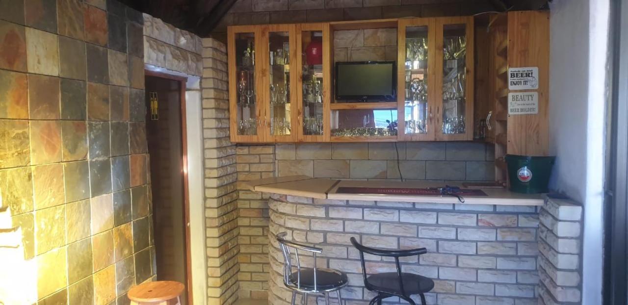 Aliwal Villa Guest Lodge Bagian luar foto
