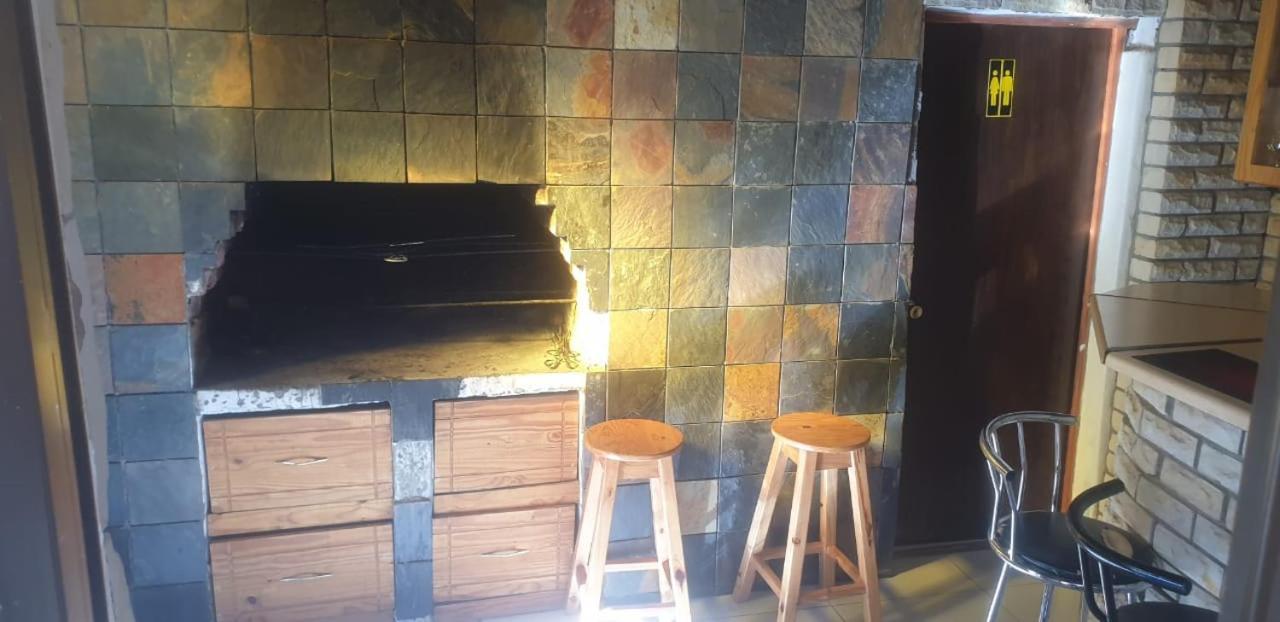Aliwal Villa Guest Lodge Bagian luar foto