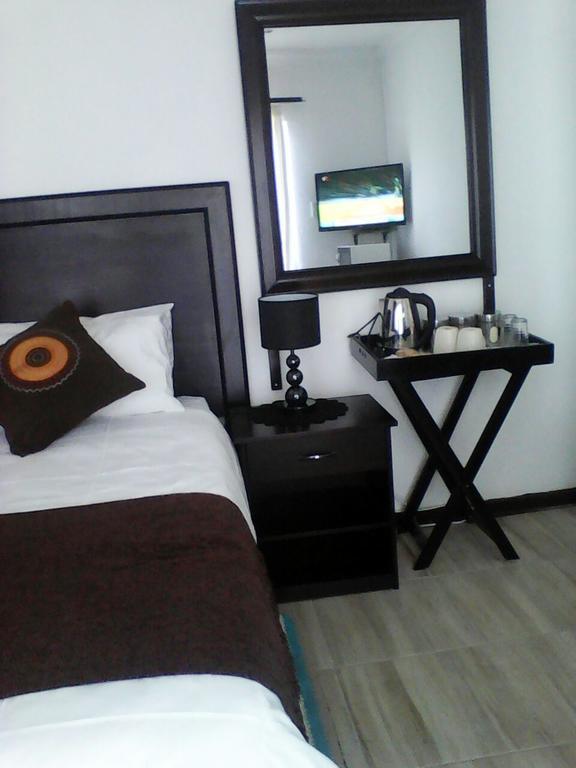 Aliwal Villa Guest Lodge Bagian luar foto