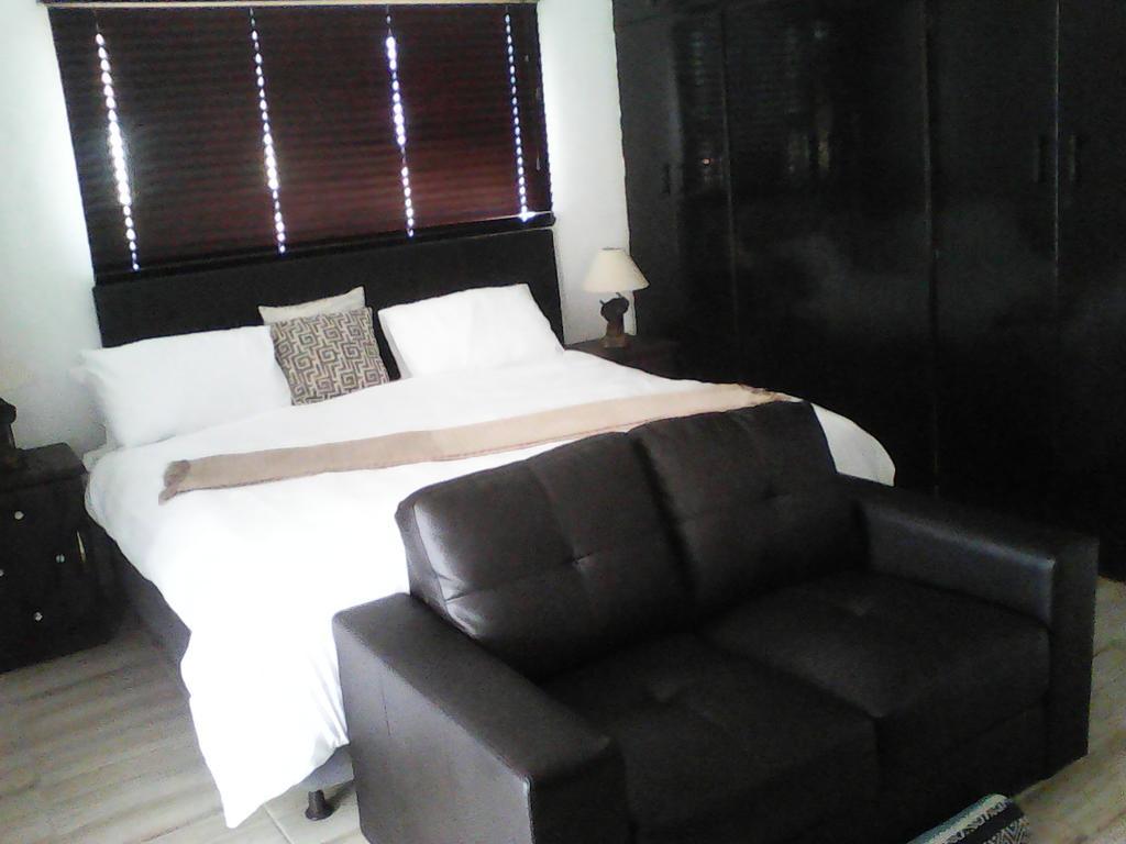 Aliwal Villa Guest Lodge Bagian luar foto