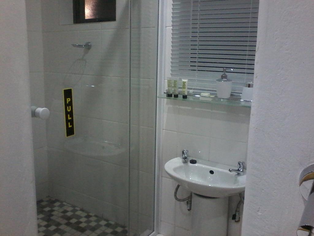 Aliwal Villa Guest Lodge Bagian luar foto