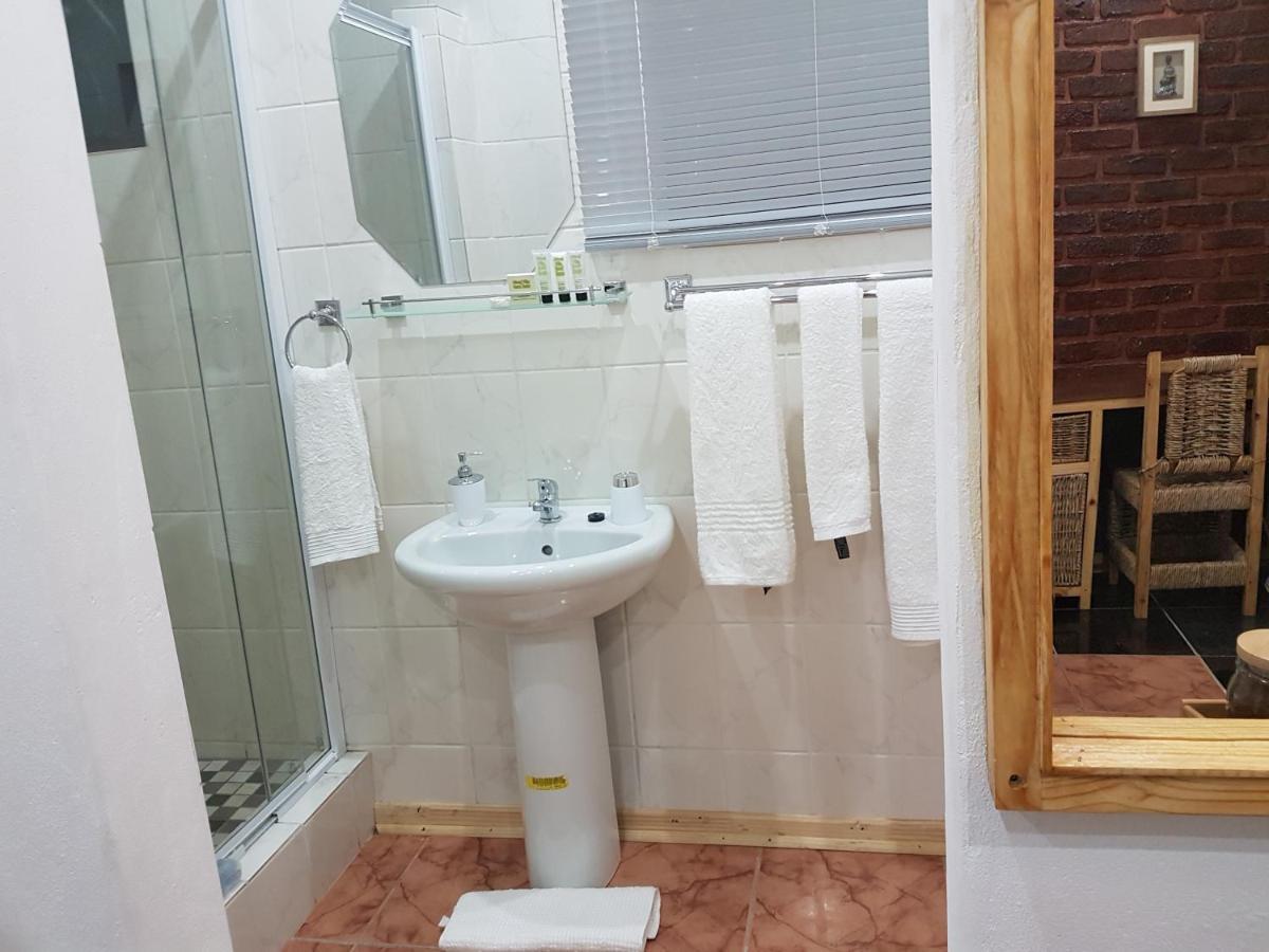 Aliwal Villa Guest Lodge Bagian luar foto