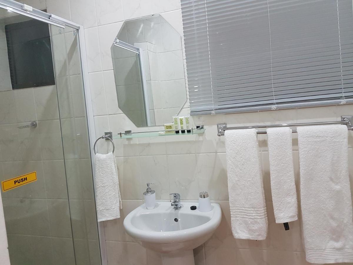 Aliwal Villa Guest Lodge Bagian luar foto