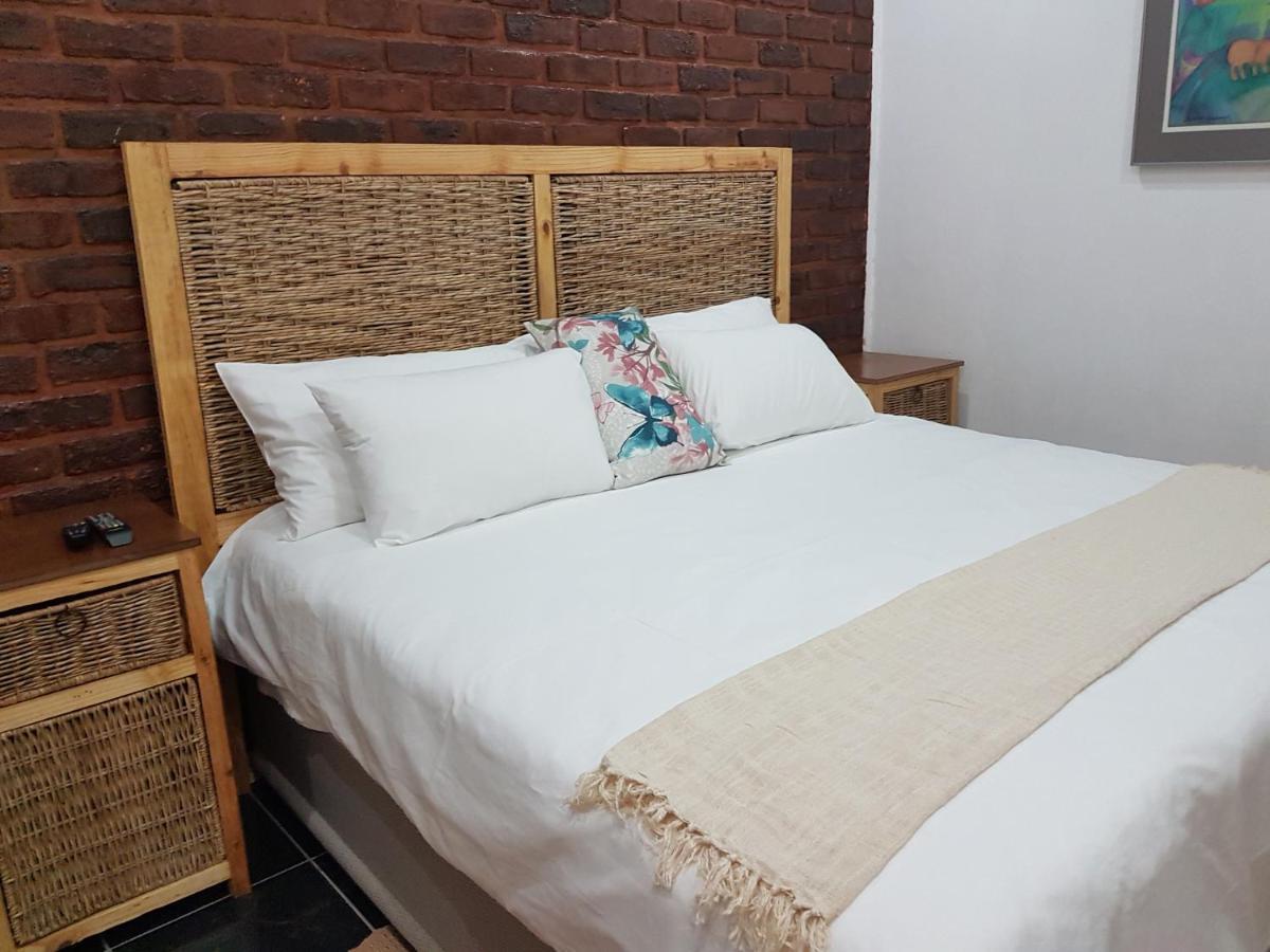Aliwal Villa Guest Lodge Bagian luar foto